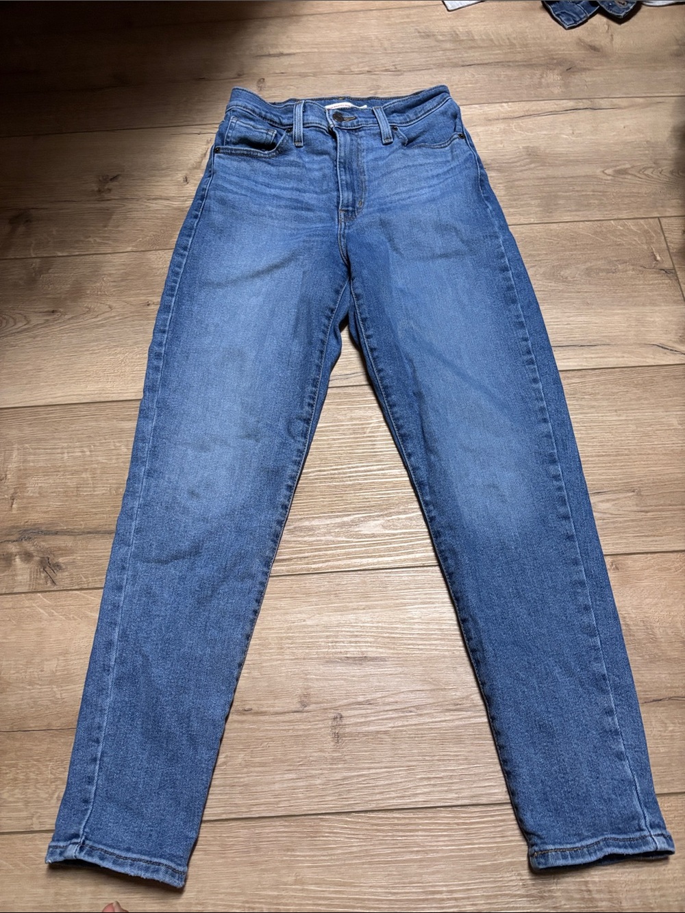 Levi's High-waisted mom Jeans in Blue Wash